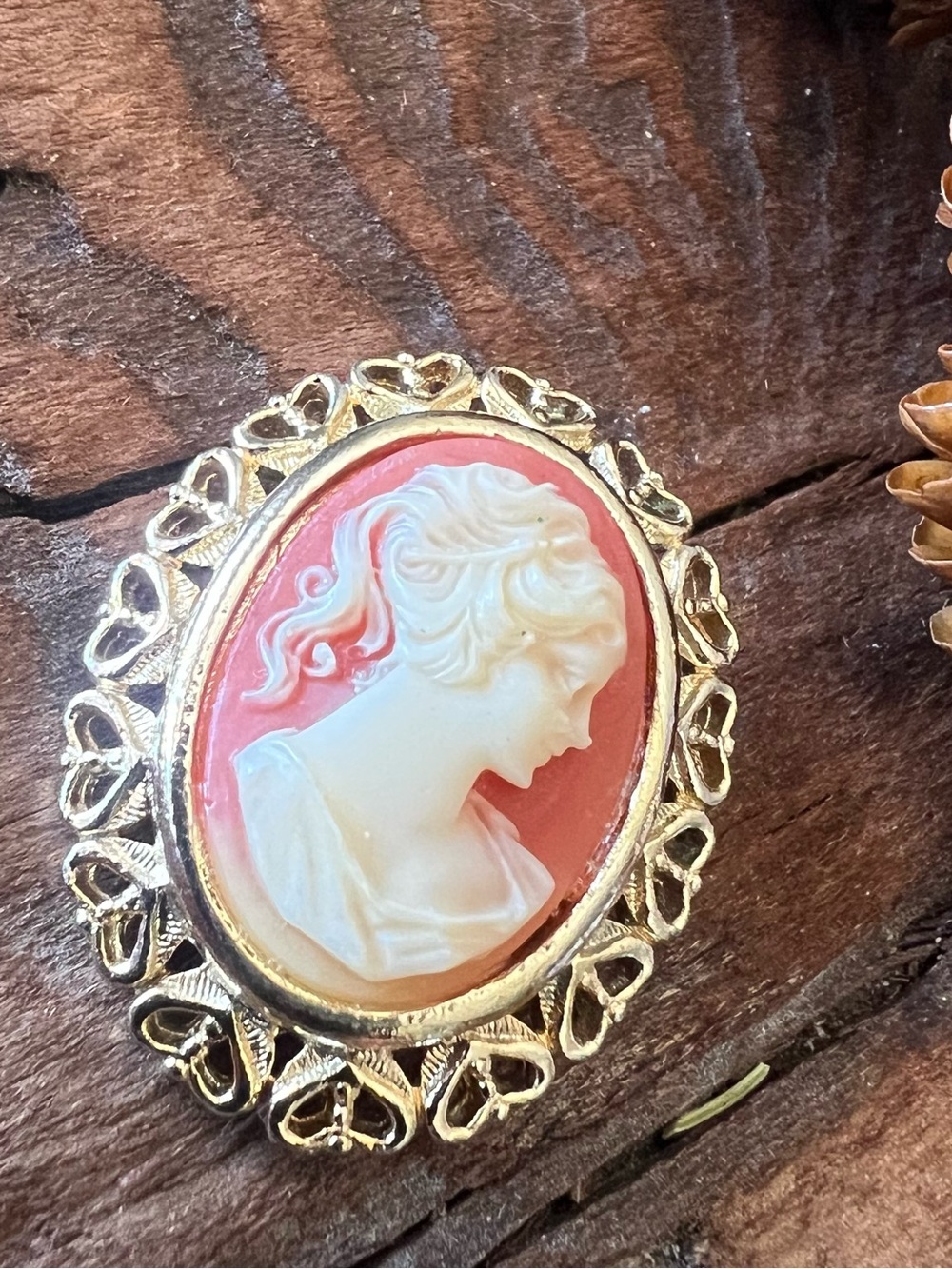 Park Lane Costume Gold Tone Cameo Brooch Soft Peach Cream Ivory Lady Victorian